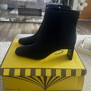 Circus NY Size 7